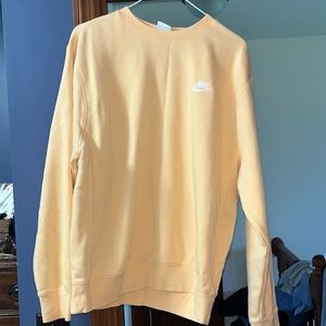 Men’s peach colored Nike crew neck